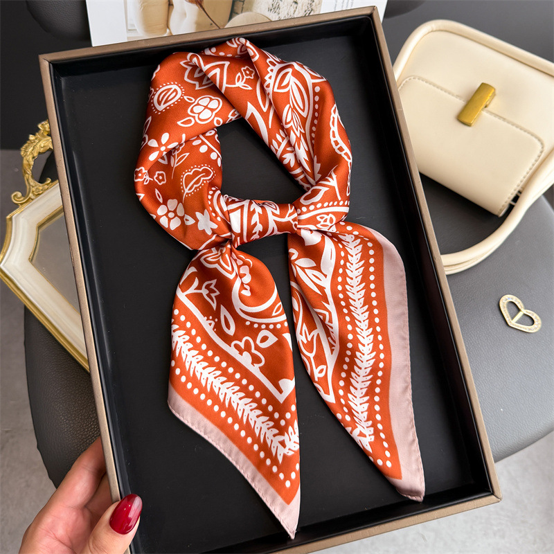 Sciarpa quadrata in seta con s - Silk Neck Scarf recensione e prezzo
