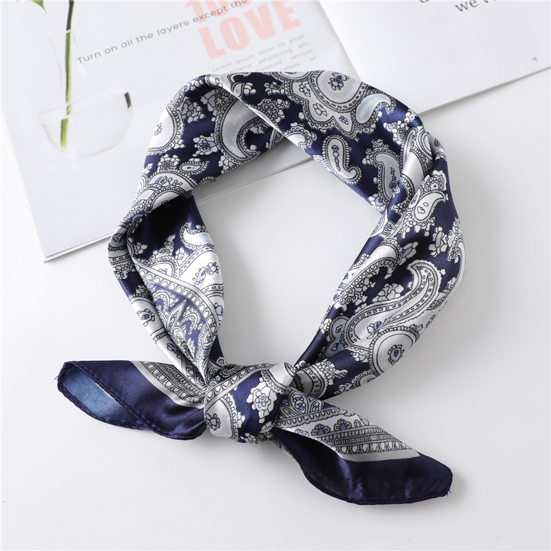 Foulard quadrato di lusso in s - Scarf Silk Square recensione e prezzo