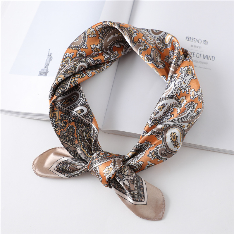 Foulard quadrato di lusso in s - Scarf Silk Square recensione e prezzo