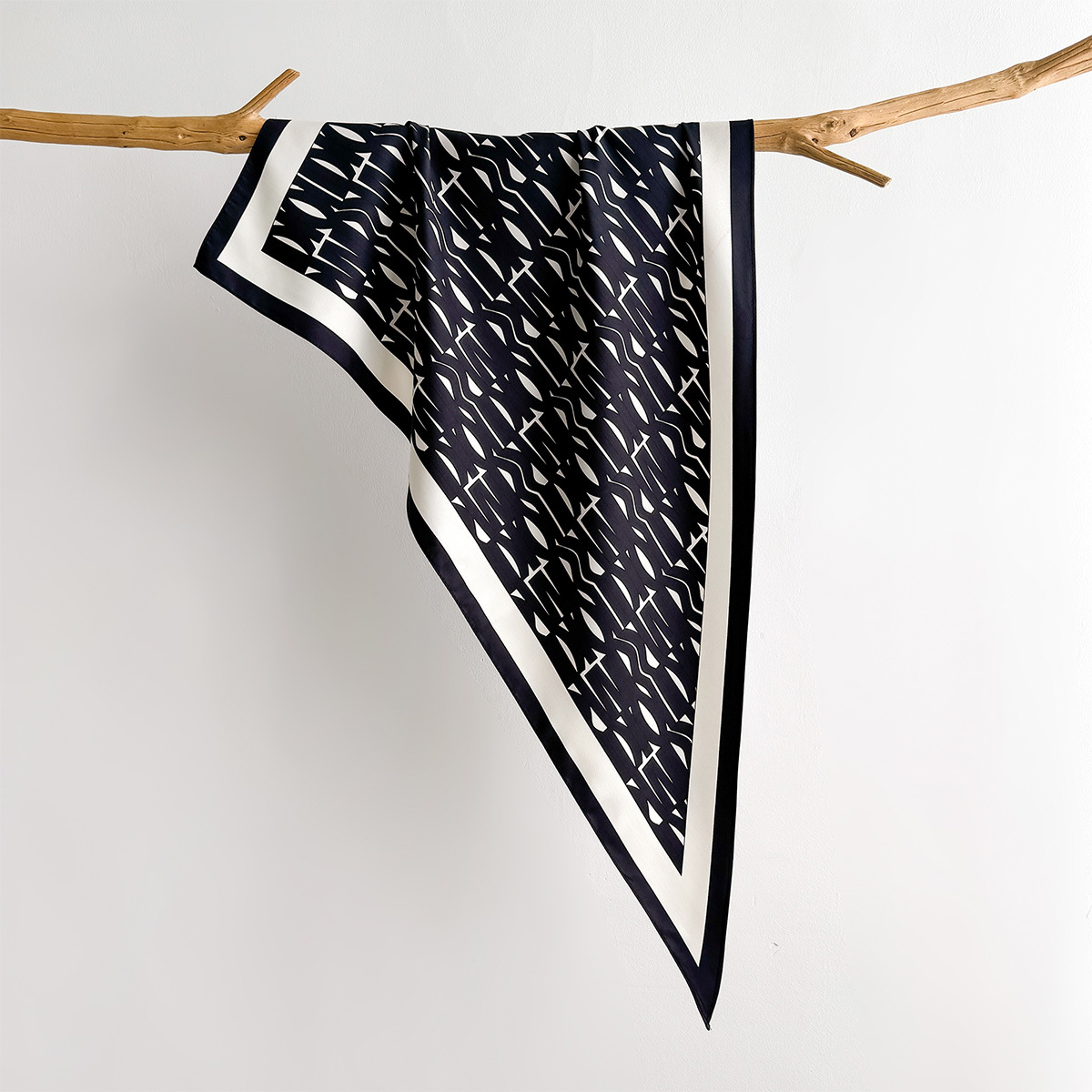 Sciarpa quadrata stampata prim - Silk Neck Scarf recensione e prezzo